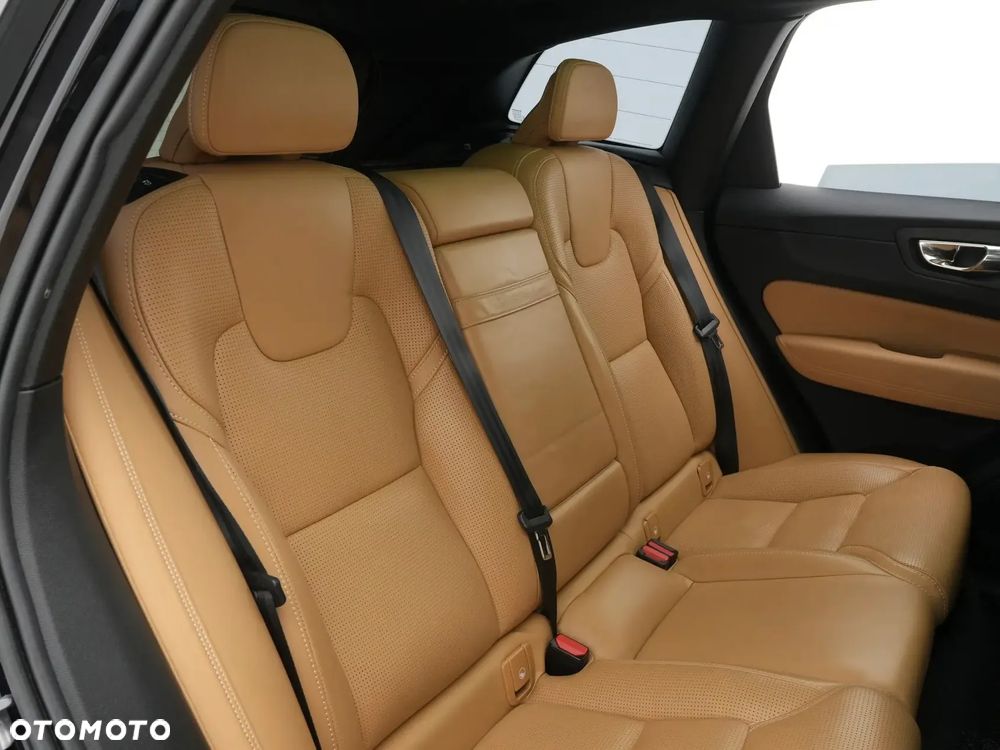 Volvo XC 60 D5 AWD Geartronic Inscription - 33