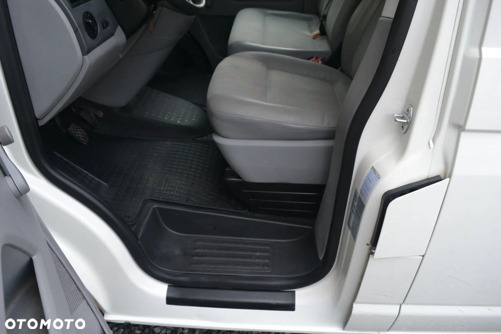 Volkswagen Transporter T5 City - 9