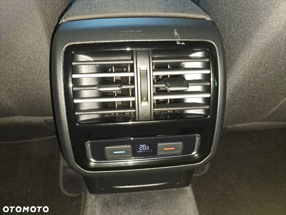 Volkswagen Passat Variant 2.0 TDI SCR Comfortline - 27