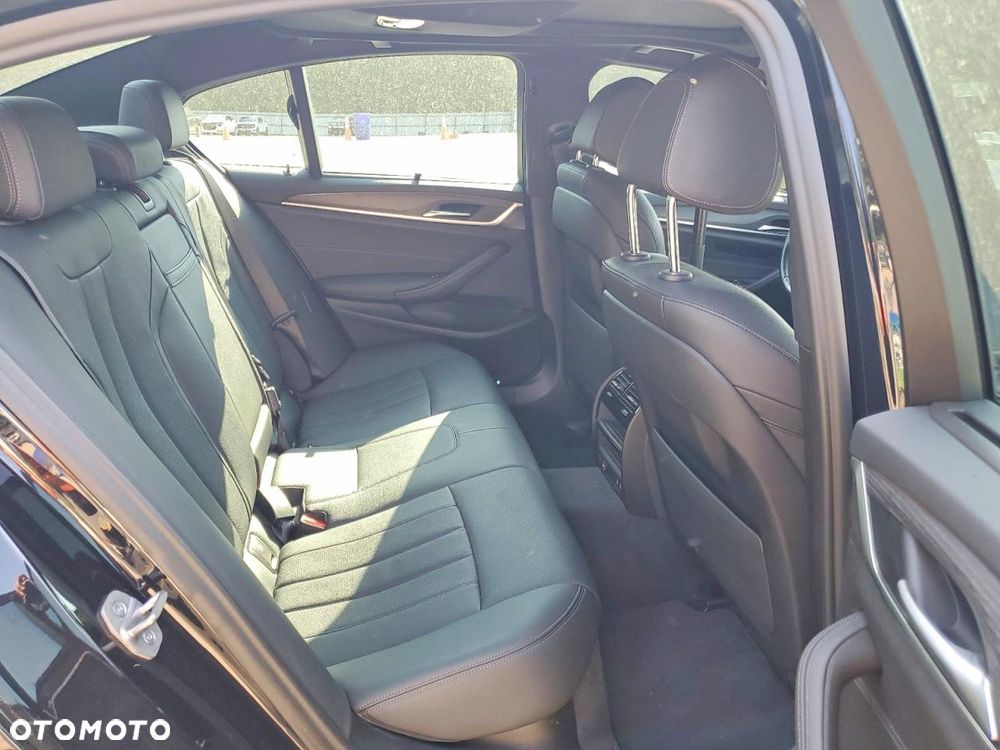 BMW Seria 5 520i M Sport Edition - 11