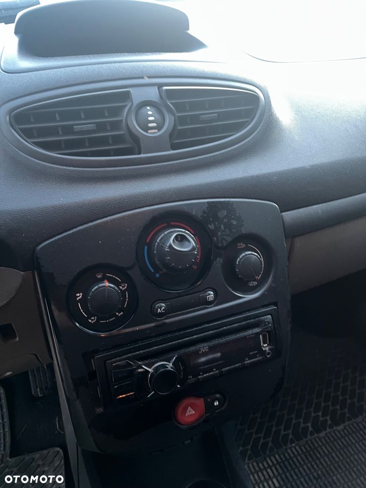 Renault Clio - 10