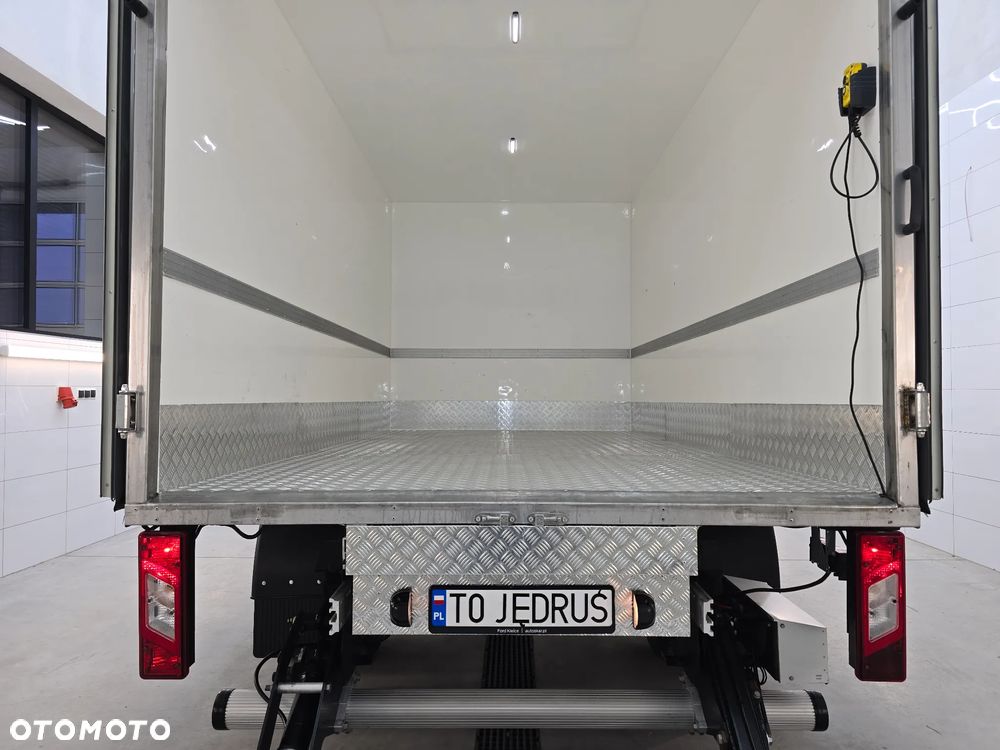 Ford TRANSIT 350-170 IZOTERMA WINDA 750Kg 48 Tyś Km SERWIS ASO FORD DO OSTATNIEGO Km SALON PL STAN JAK NOWY TEMPOMAT KLIMA ELKTRYKA ASYSTEN KIEROWCY WZMOCNIONE TYLNE ZAWIESZENIE RESOR + PODUSZKI PNEŁMATYCZNE - 16