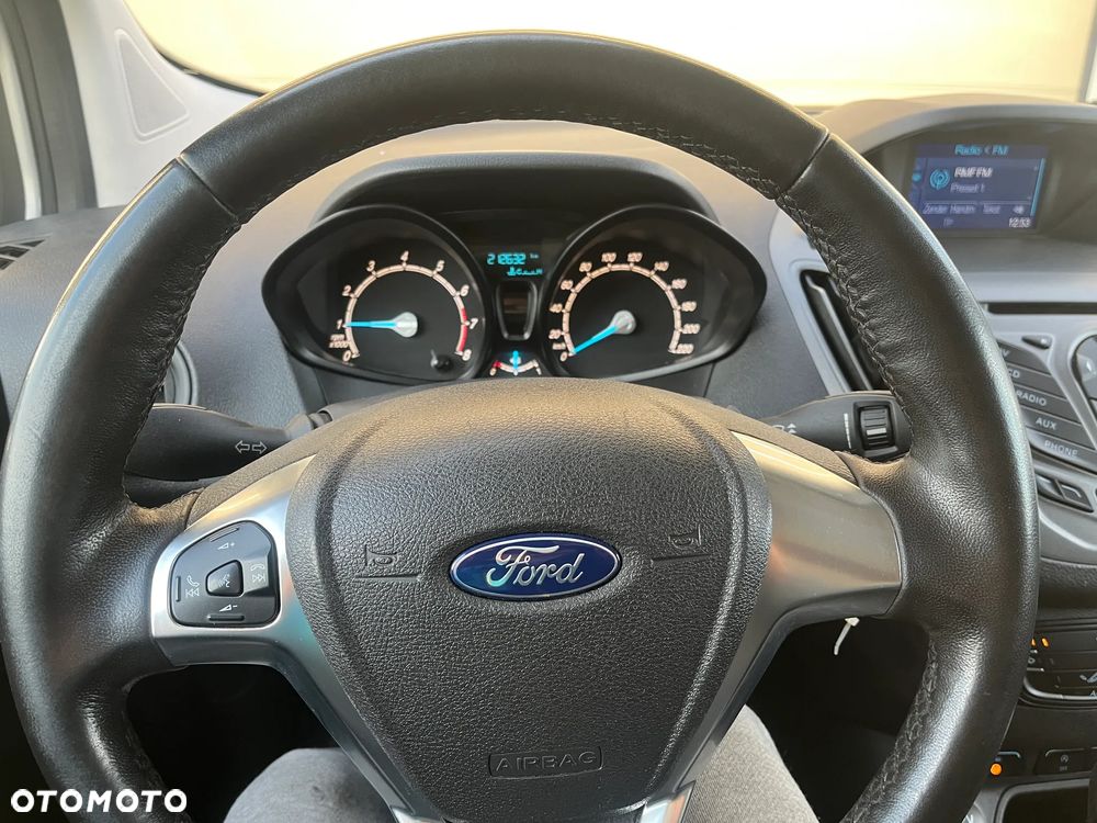 Ford transit courier - 19