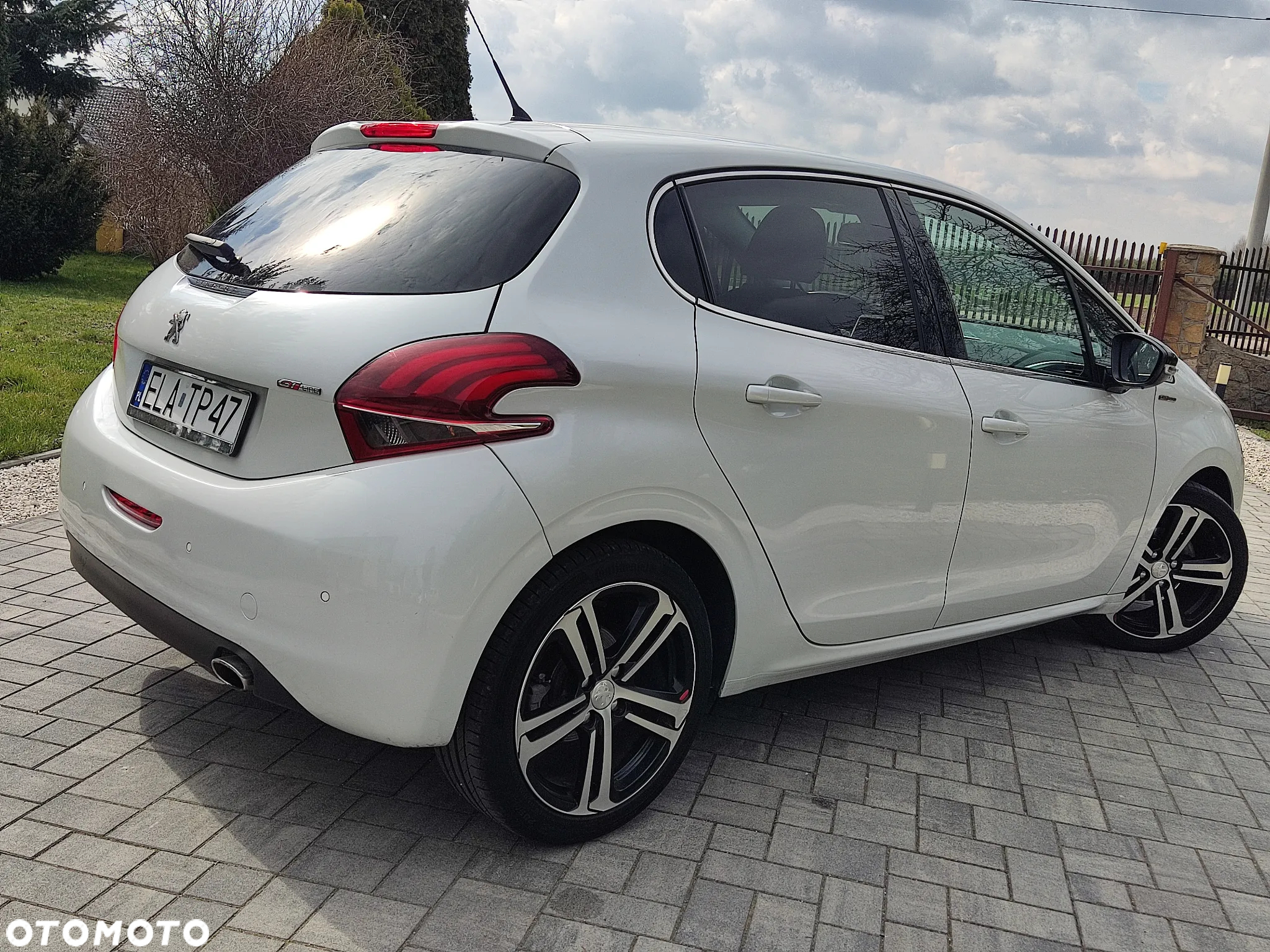 Peugeot 208 PureTech 110 Stop & Start Allure - 4