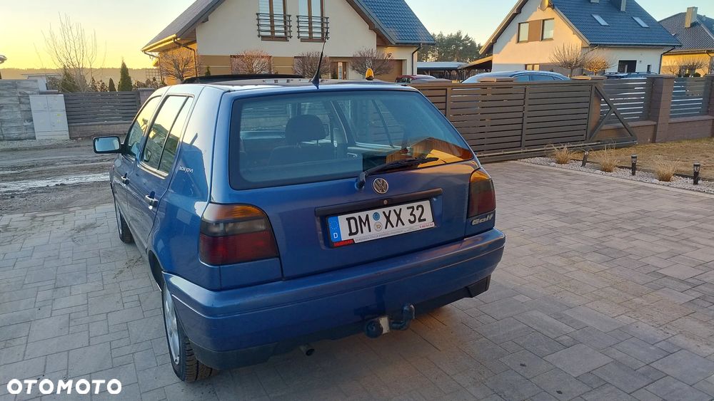 Volkswagen Golf 1.6 - 9