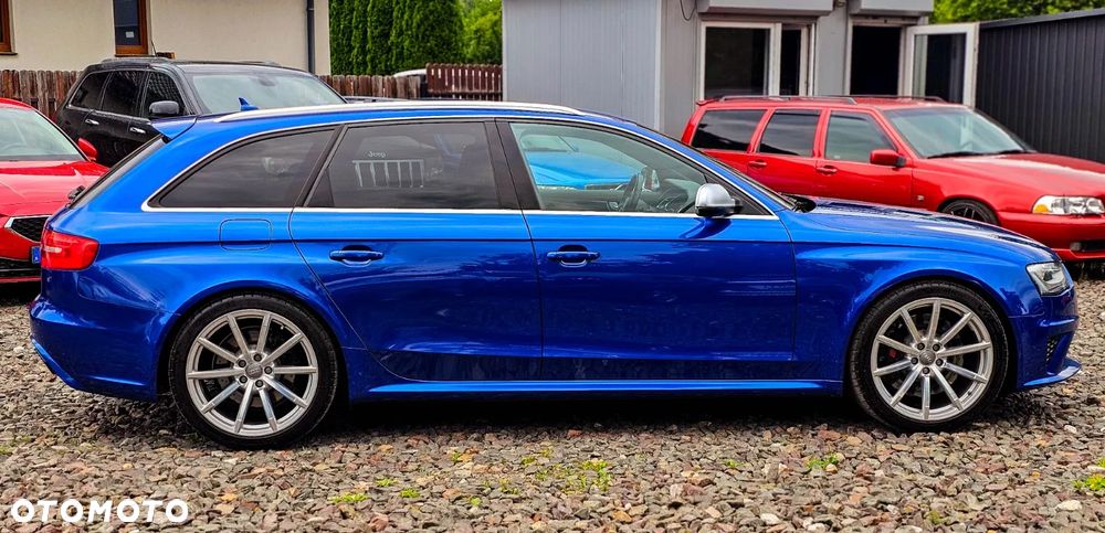 Audi RS4 Avant - 14