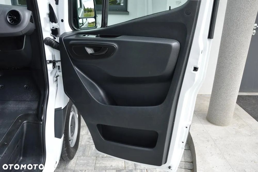 Mercedes-Benz Sprinter - 26