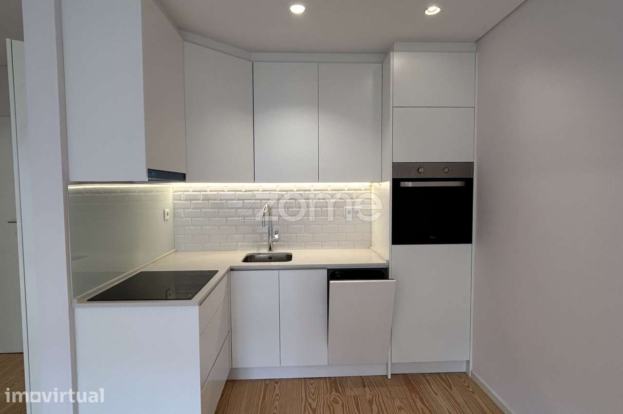 Apartamento T1 com pátio próximo ao Metro da Trindade - Porto - Vista 6