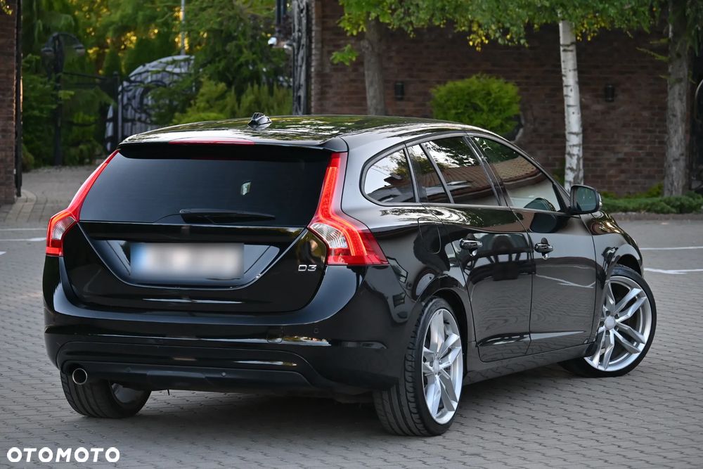 Volvo V60 D3 Geartronic Momentum - 32
