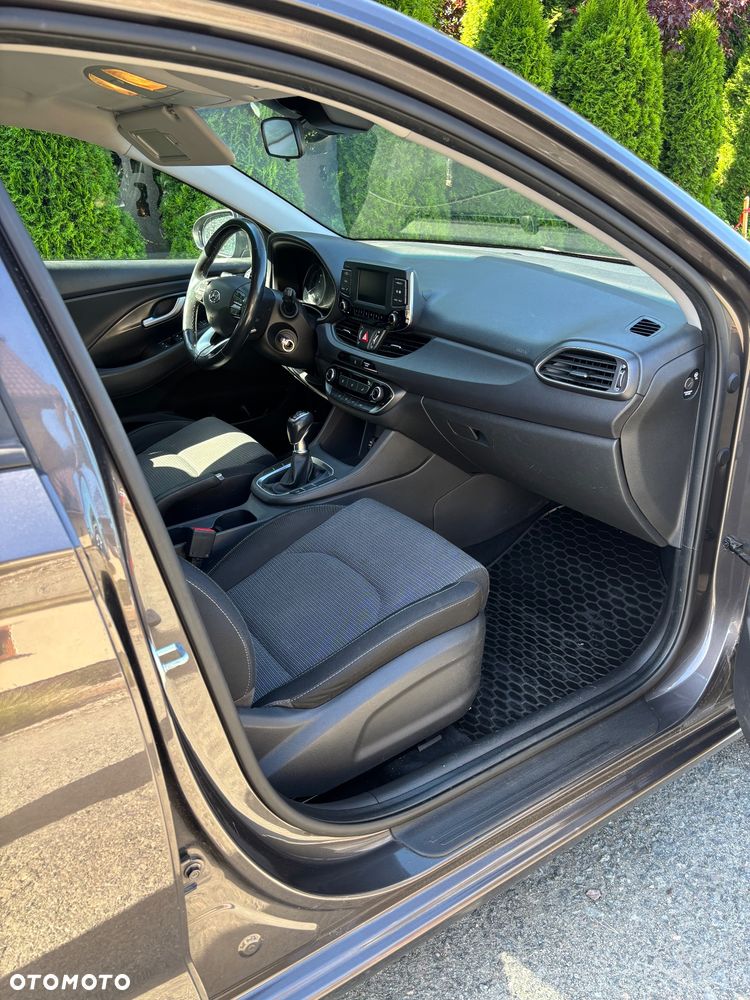 Hyundai i30 1.6 D Classic + - 19