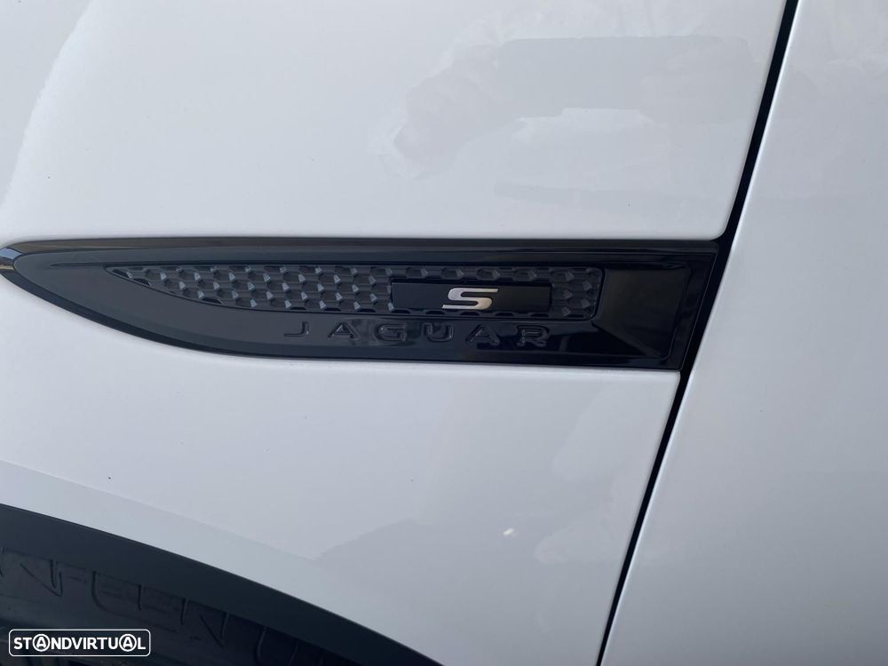 Jaguar E-Pace 2.0 i4D R-Dynamic S - 18
