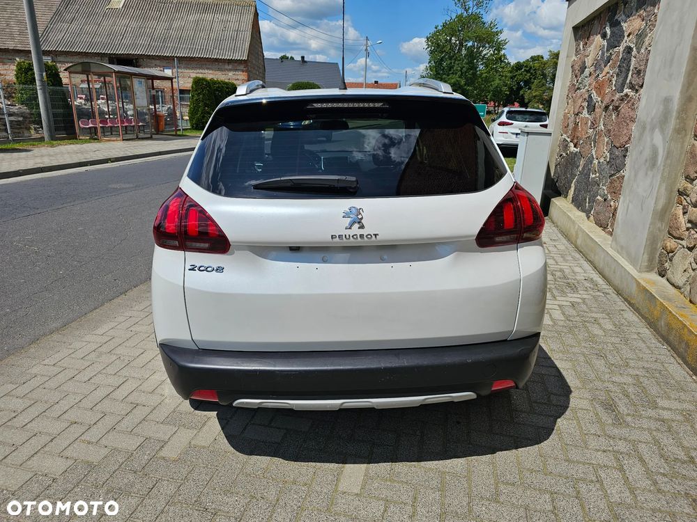 Peugeot 2008 PureTech 110 GPF Stop&Start EAT6 Signature - 4