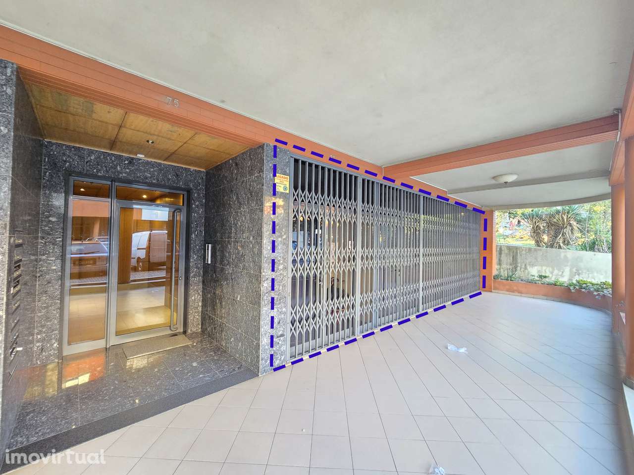 Loja com 109m2 e 3 frentes no centro de Vila Verde - Grande imagem: 4/11