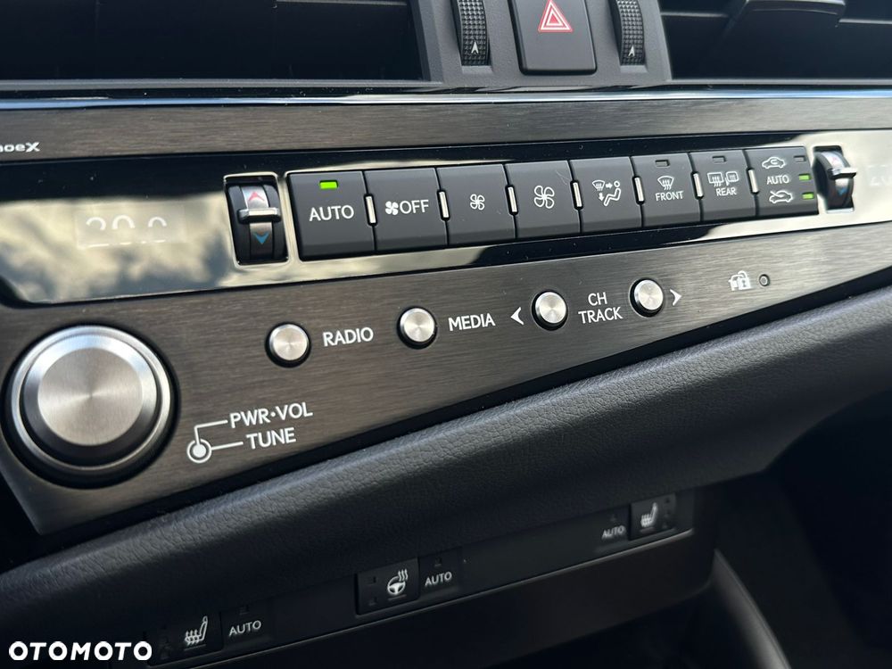 Lexus ES - 12