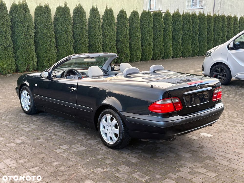 Mercedes-Benz CLK - 4