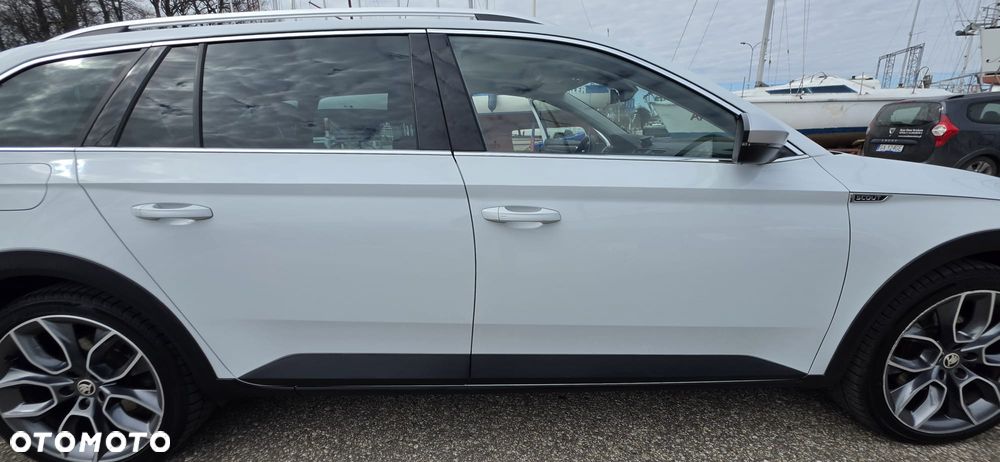 Skoda Superb 2.0 TDI SCR 4x4 Scout DSG - 37