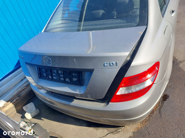 Klapa bagażnika Mercedes C-klasa W204