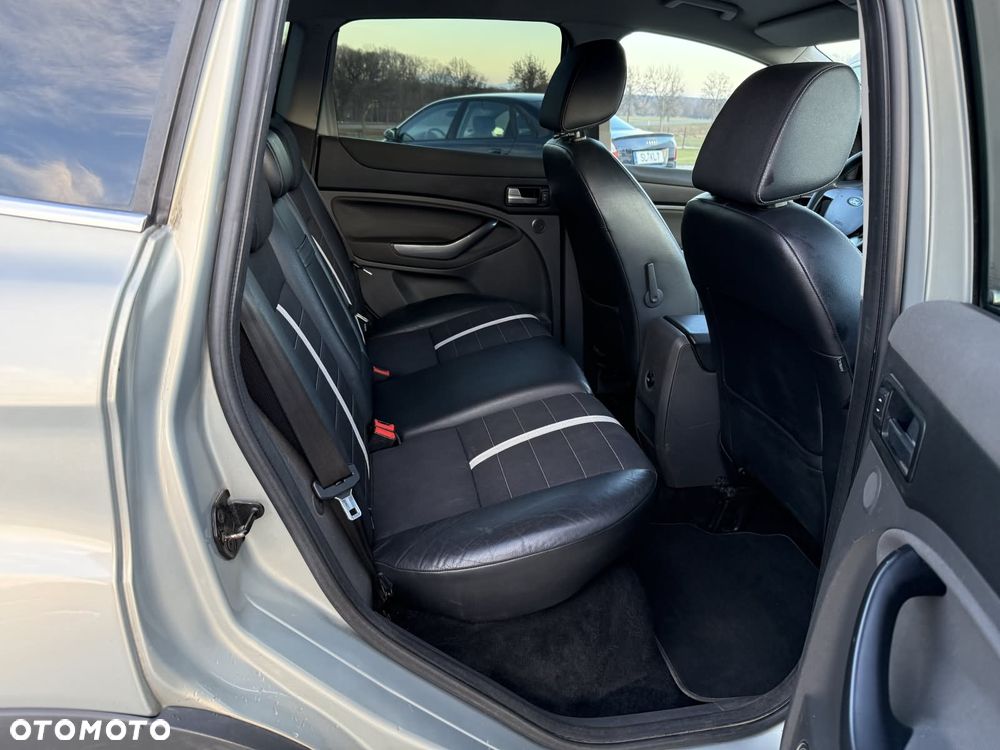 Ford Kuga 2.0 TDCi 2x4 Titanium - 20