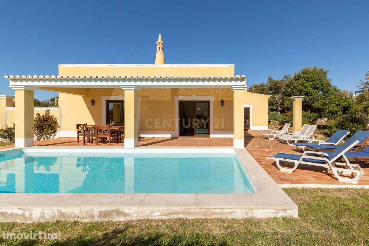 Moradia T4 Independente – Um Refúgio de Conforto e Elegância - Grande imagem: 2/28