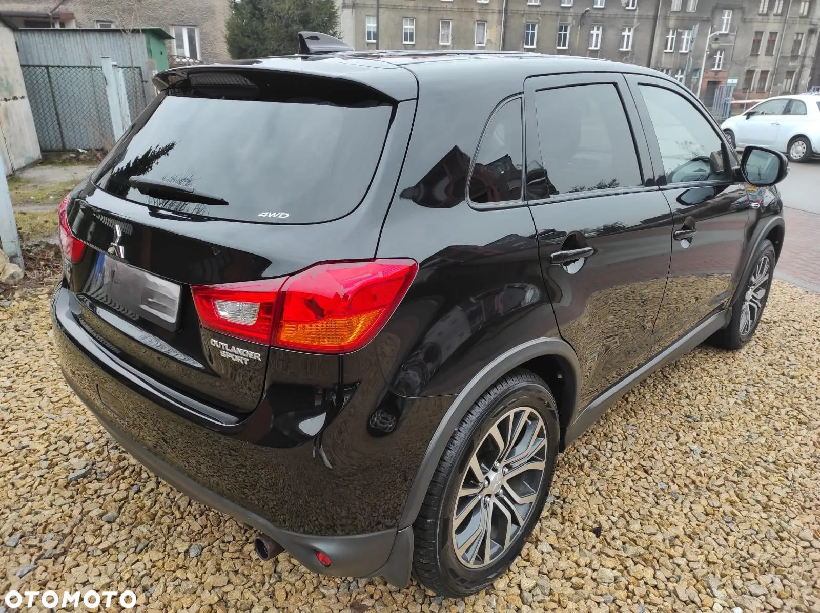 Mitsubishi ASX - 10
