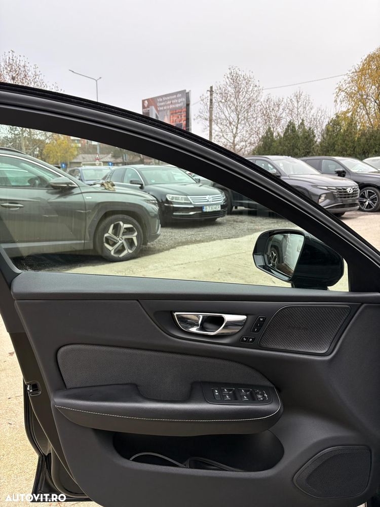 Volvo S60 T5 AWD R-Design - 25