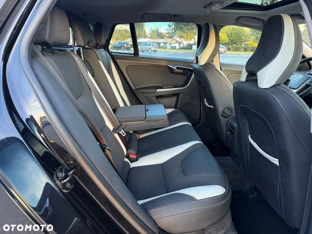 Volvo V60 T6 AWD Geartronic RDesign - 35