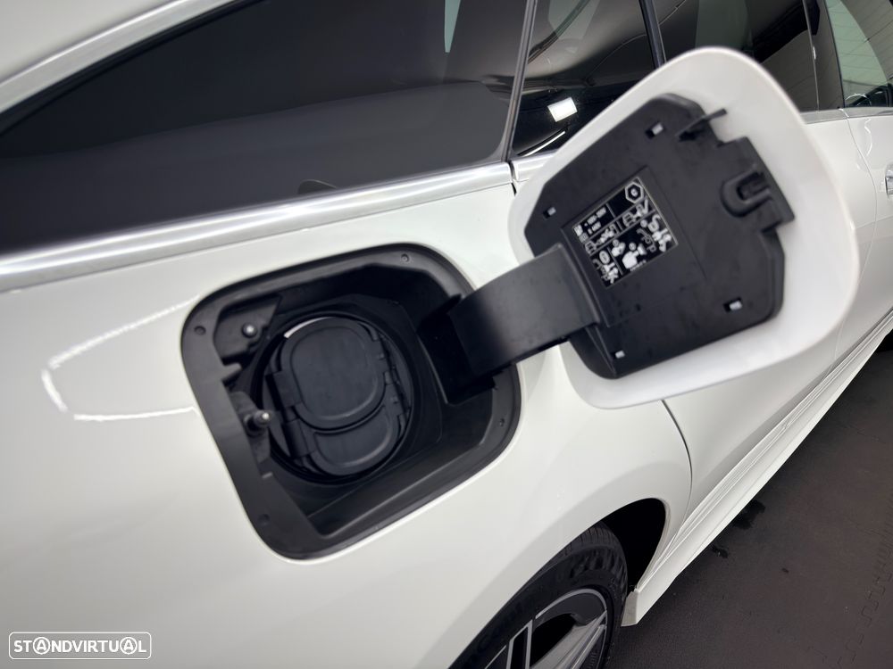 Mercedes-Benz CLA 250 e Shooting Brake AMG Line - 37