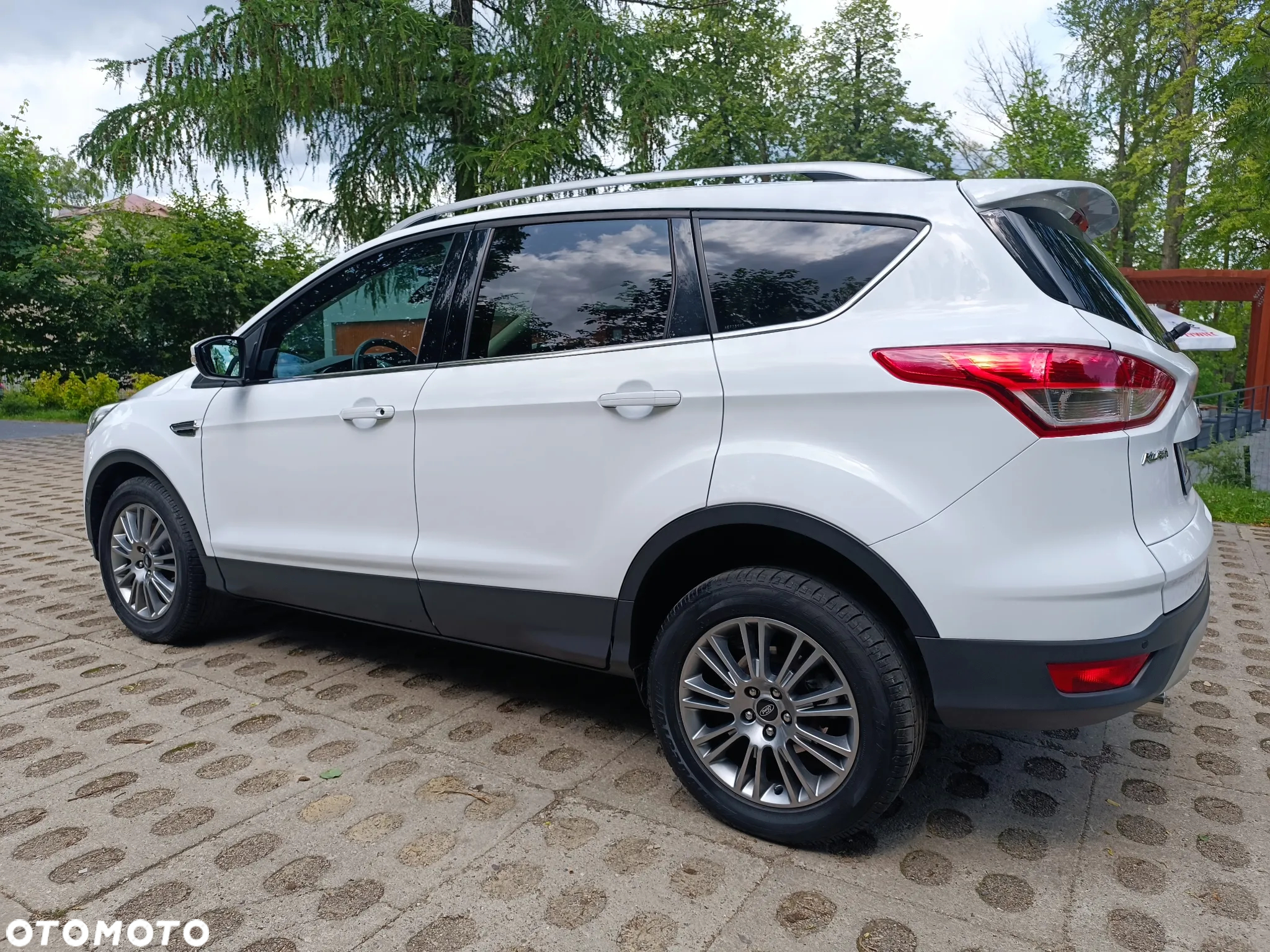 Ford Kuga 2.0 TDCi 2x4 Titanium - 13