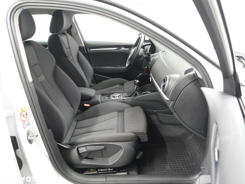 Audi A3 Sportback 2.0 TDI Ambiente - 24