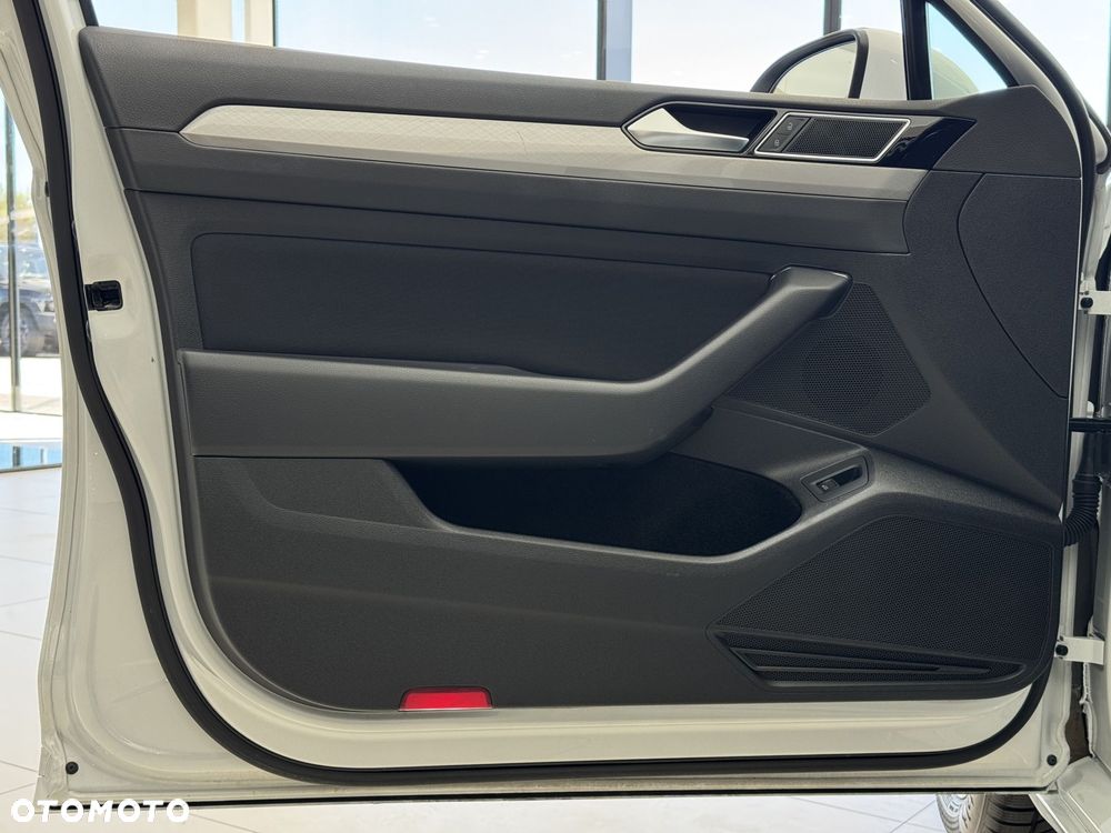 Volkswagen Passat - 12