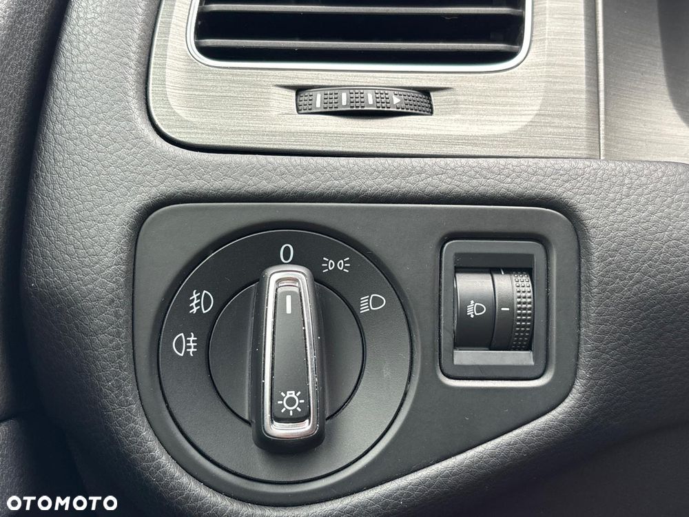 Volkswagen Golf - 30
