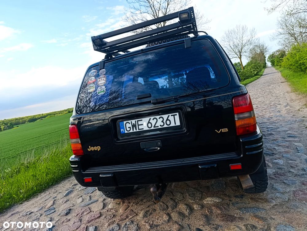 Jeep Grand Cherokee - 32