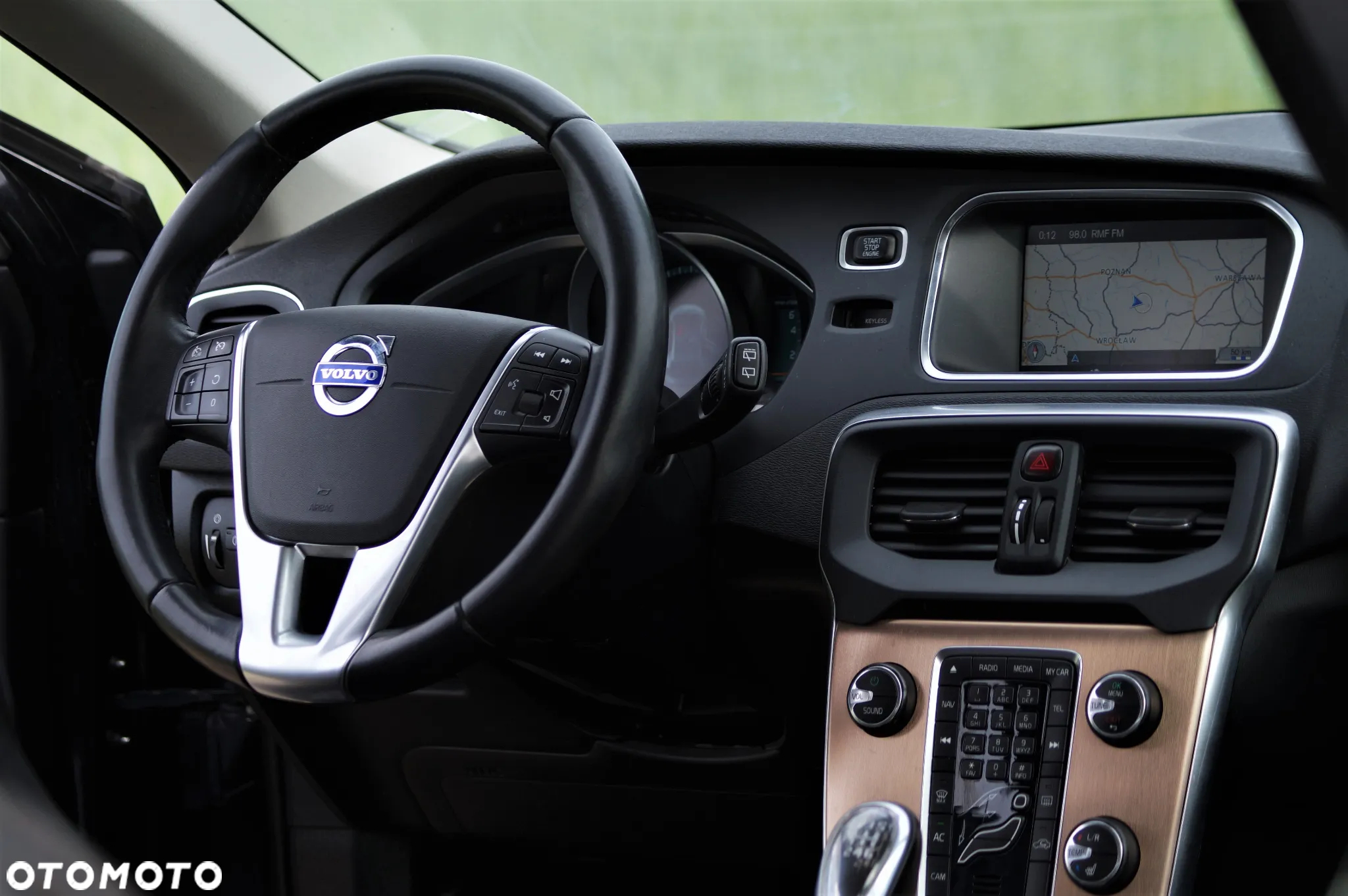 Volvo V40 Cross Country - 33