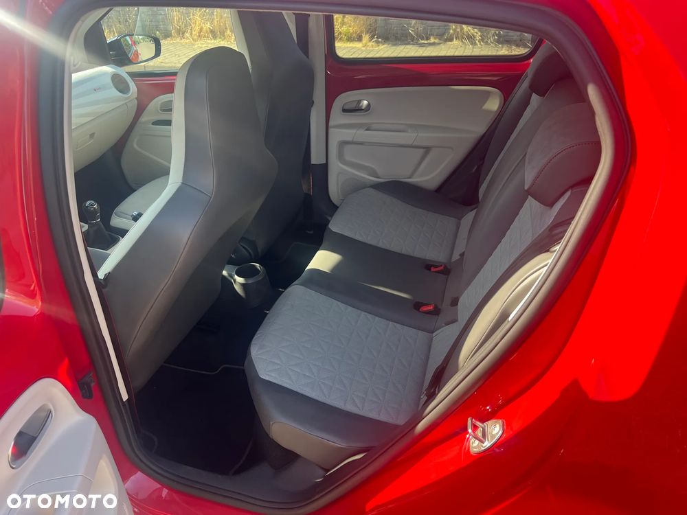 Volkswagen up! TSI beats - 12