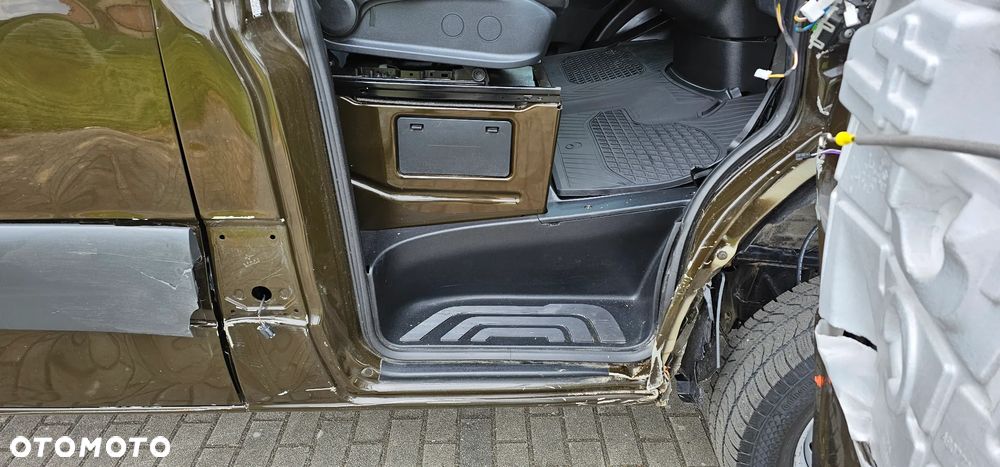 Mercedes-Benz Sprinter - 38