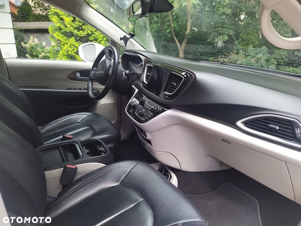 Chrysler Pacifica - 9