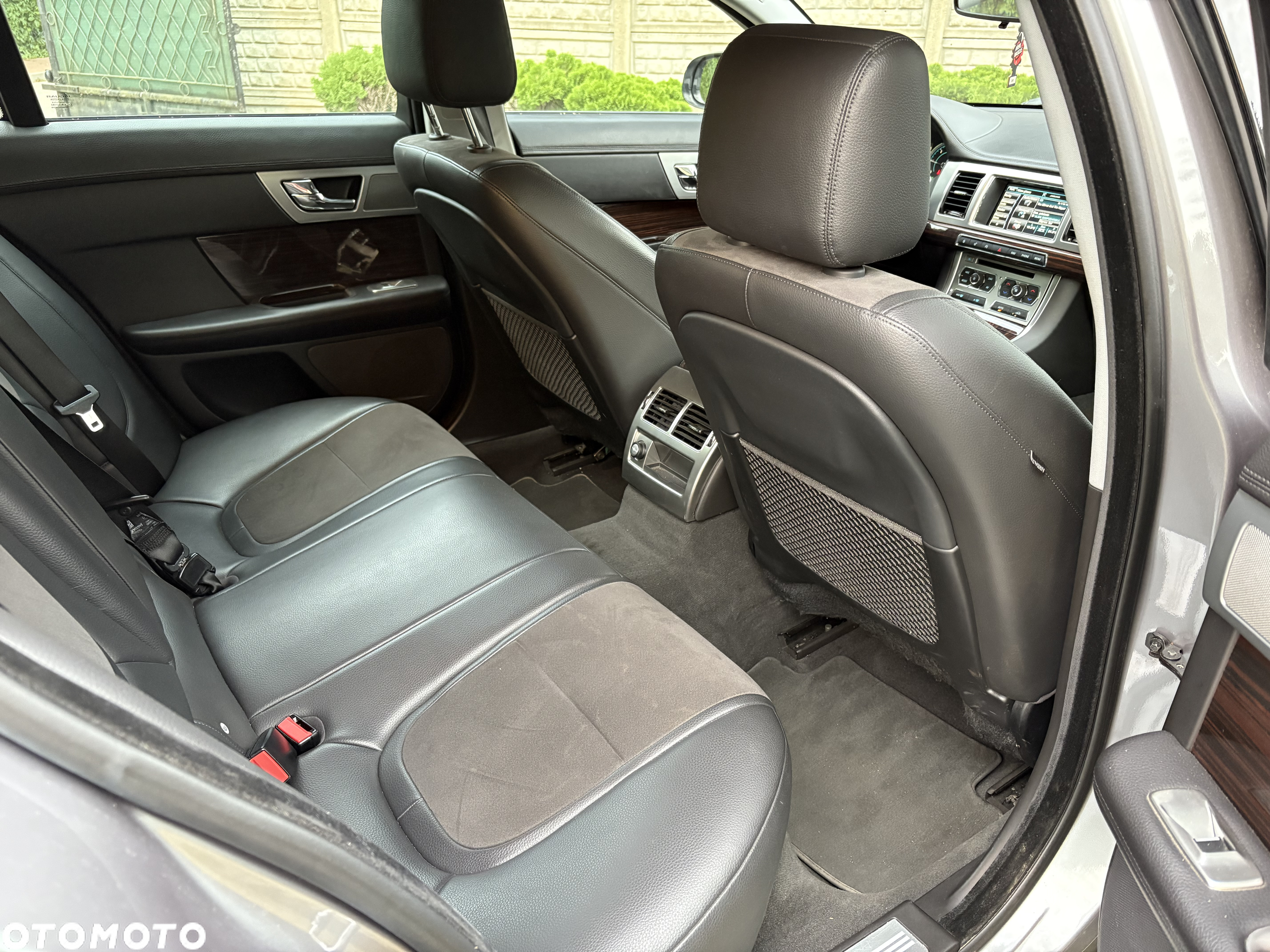 Jaguar XF 2.2 D Luxury - 9