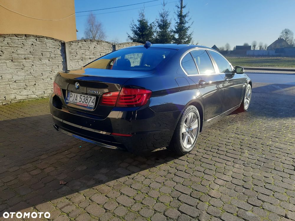 BMW Seria 5 528i - 10