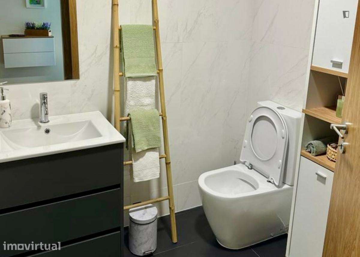 Apartamento com 1 quartos - localizado em Paranhos Porto - Grande imagem: 2/19