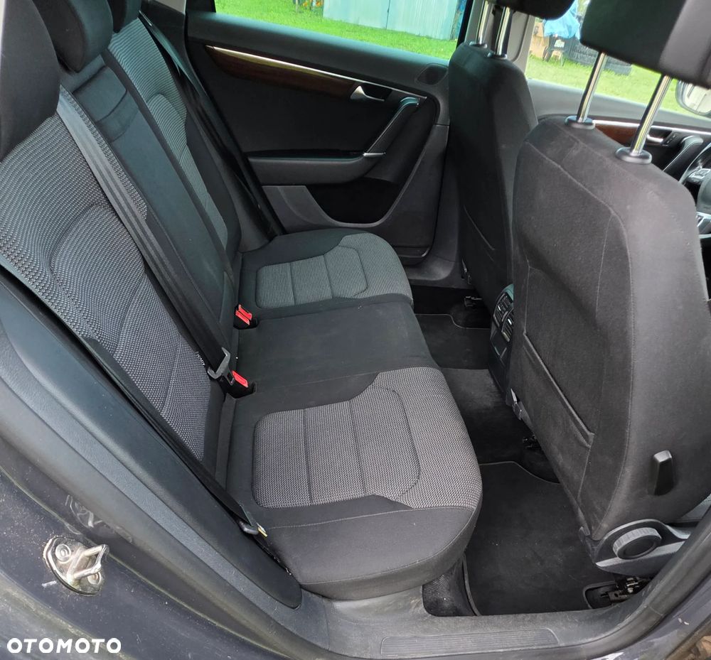 Volkswagen Passat - 25