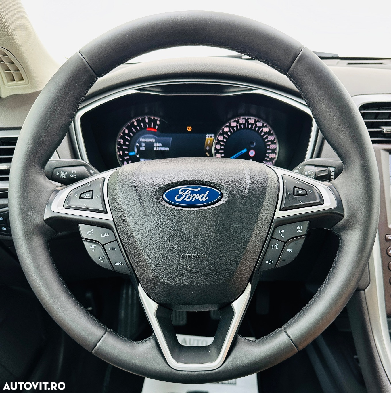 Ford Mondeo - 35
