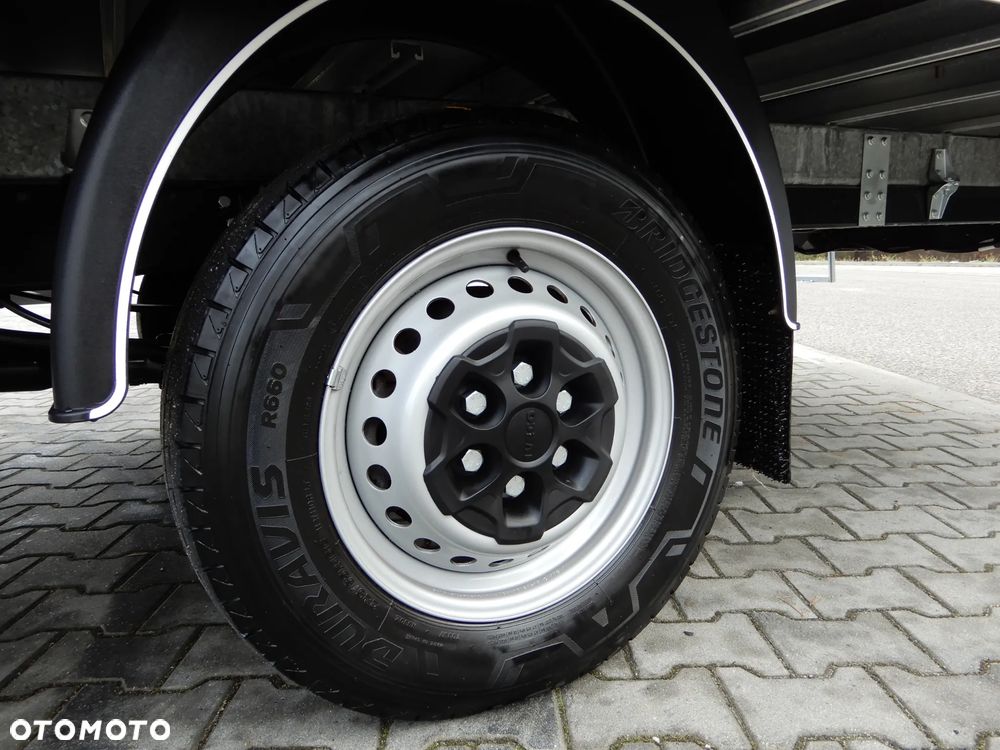 Iveco DAILY 35S18 Kontener 5047 mm 10.E.Palet Boczne Drzwi Ładowność 930 Kg WZMACNIANY Rozstaw Osi 4100 mm FULL LED Przebieg 25 Tys Km Stan Jak Nowy UNIKAT POLECAM - 21