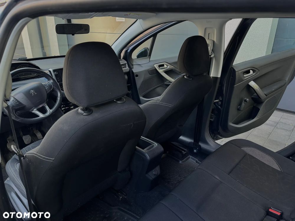 Peugeot 2008 1.2 Pure Tech Style - 12