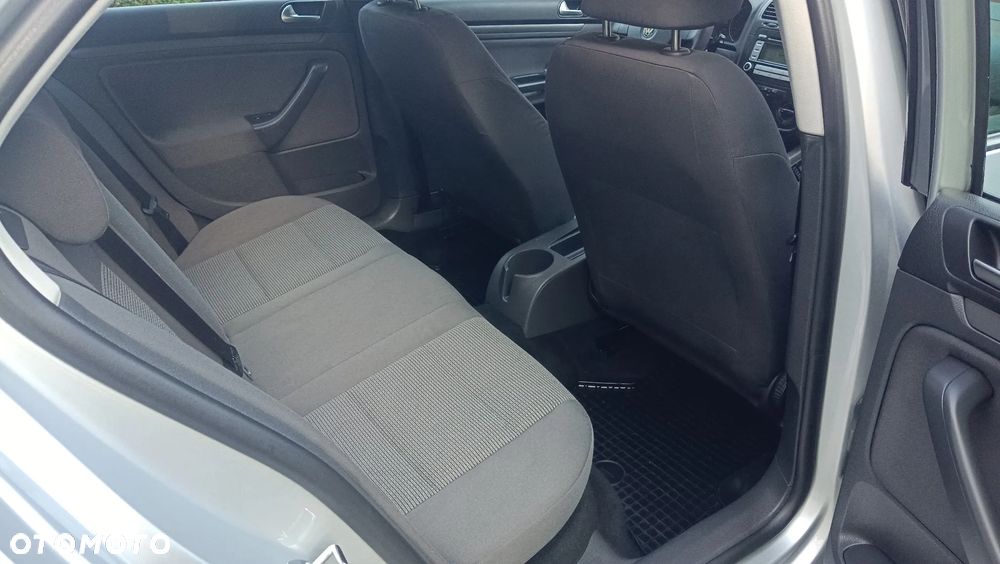 Volkswagen Jetta 1.9 TDI Trendline - 14