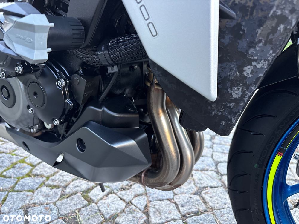 Suzuki GSX - 26