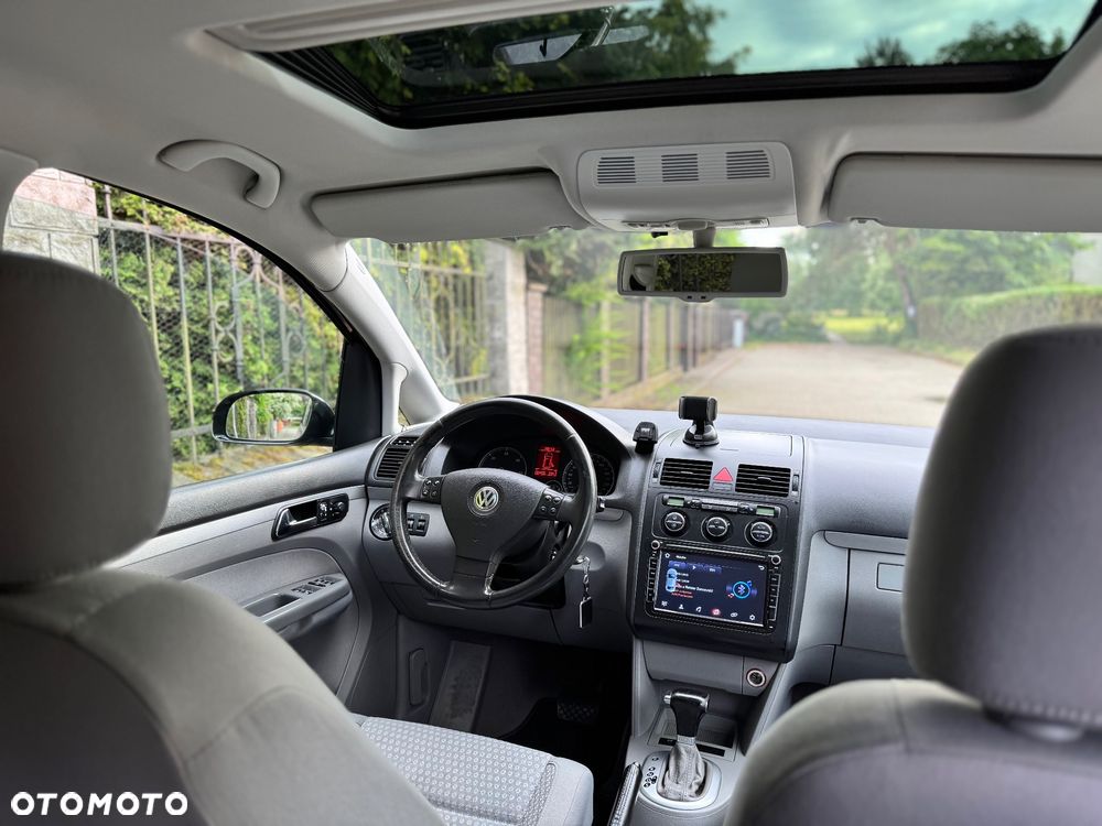 Volkswagen Touran 1.9 TDI Conceptline DSG - 10
