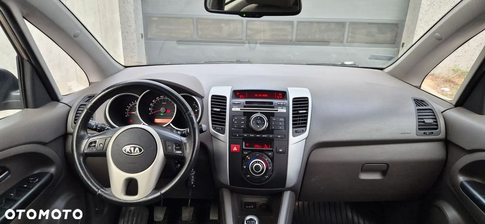 Kia Venga - 10