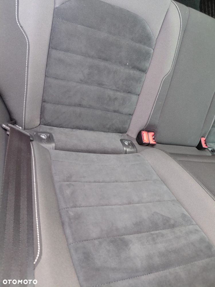 Volkswagen Golf 1.6 TDI DPF Highline - 22