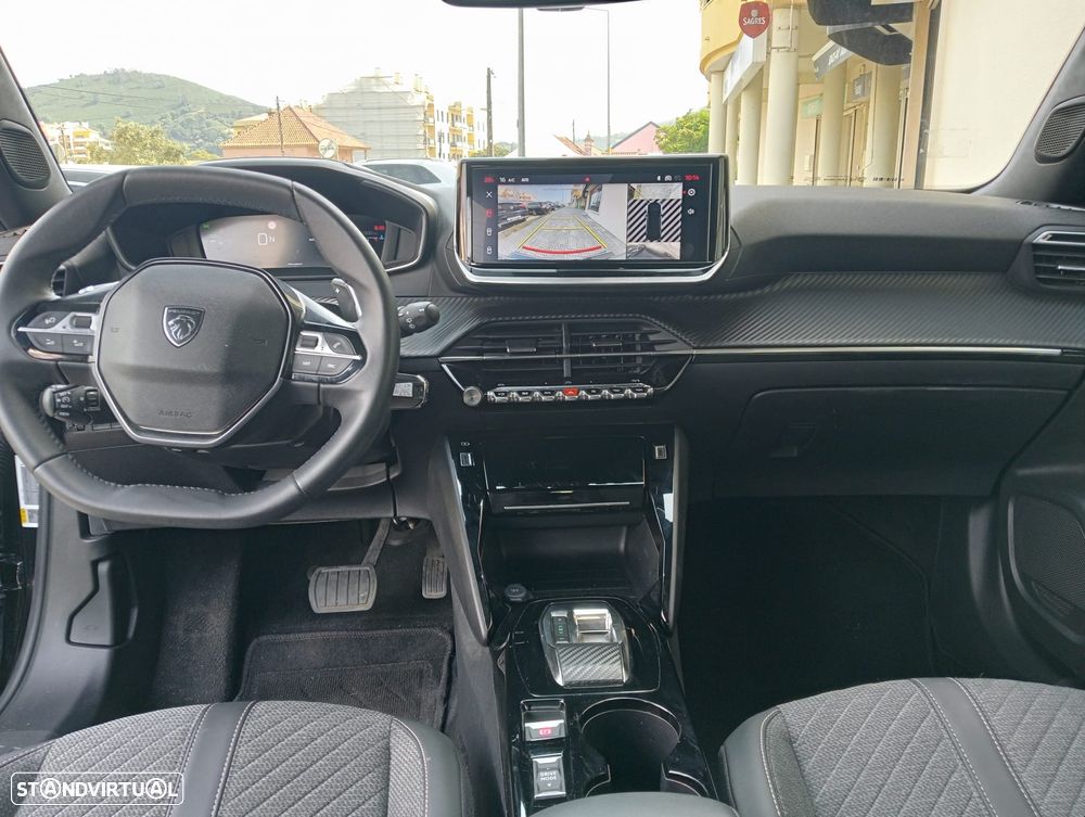 Peugeot 2008 1.2 PureTech Allure Pack EAT8 - 17