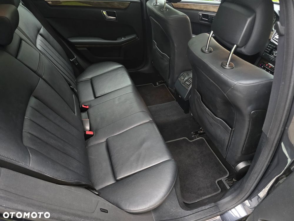 Mercedes-Benz Klasa E 350 CDI DPF BlueEFFICIENCY 7G-TRONIC Elegance - 26